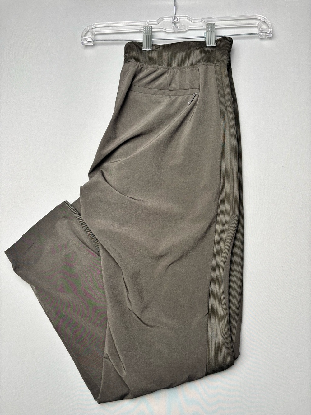 Athleta Olive Green Travel Jogger Pants Size 8 Stretch Pull On Zip Pocket